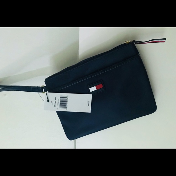 New Tommy Hilfiger Navy Wristlet made in Cambodia - Picture 14 of 16